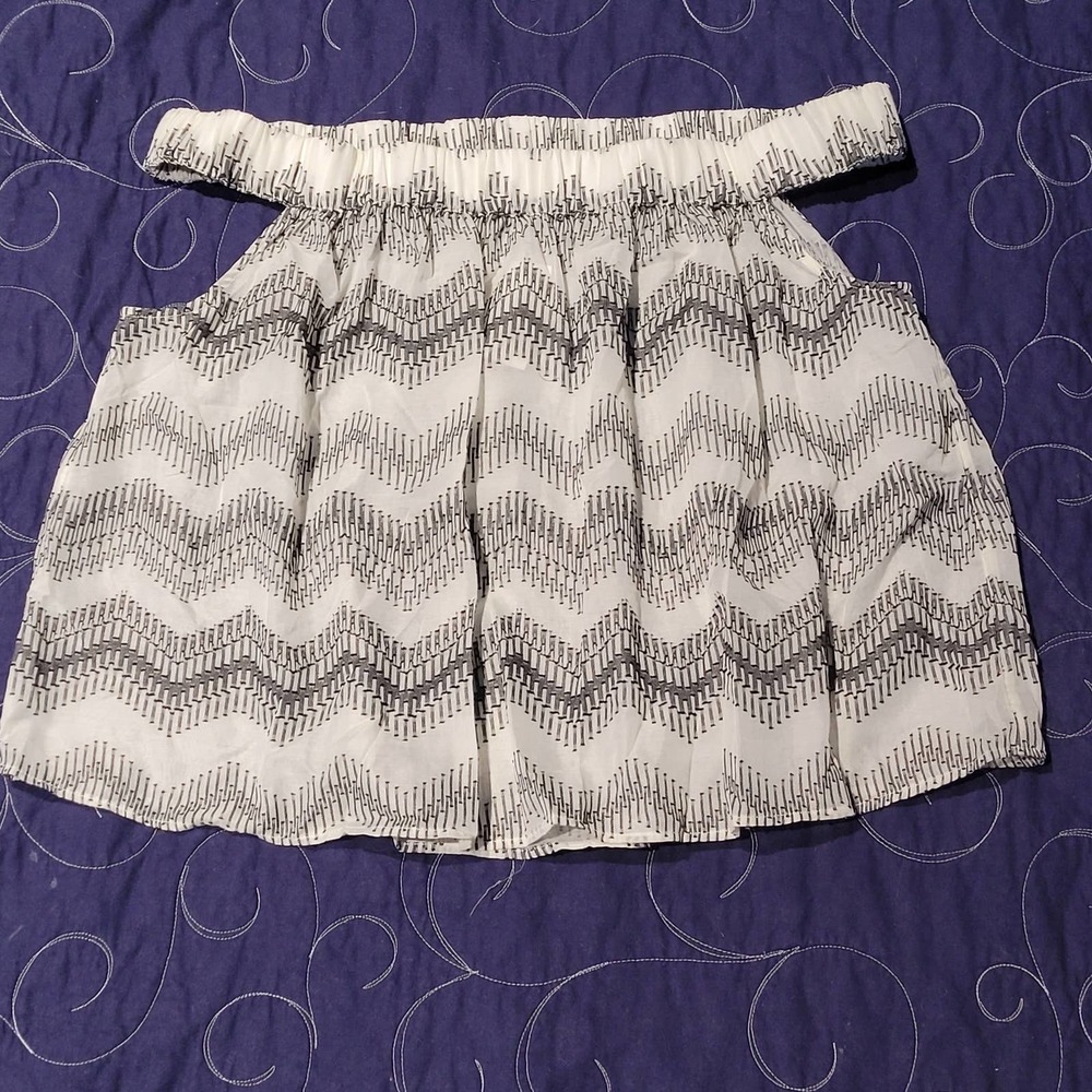 NWT Lou and Grey off the shoulder Chevron blouse sleeveless Ivory Black Large